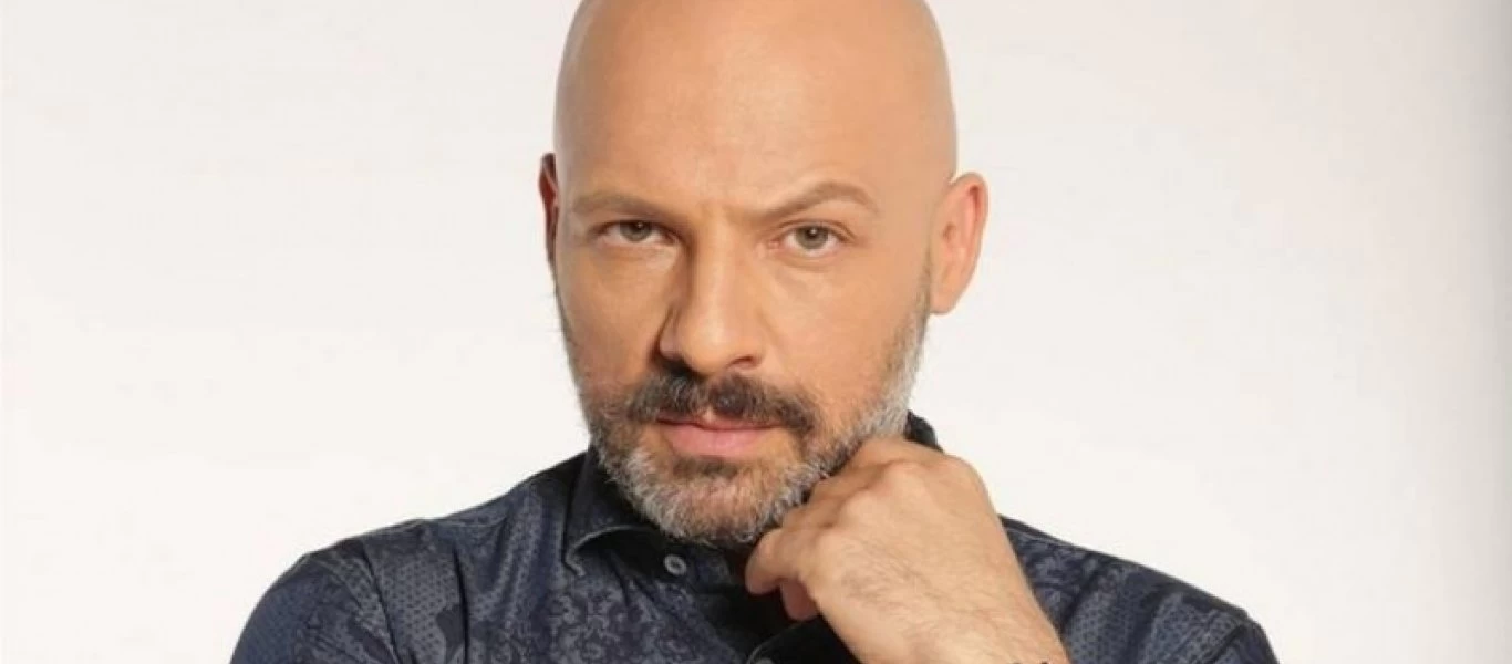 Νίκος Μουτσινάς: Έπεσε το ρεύμα στην πρεμιέρα του (βίντεο)